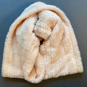 Charlie Paige Plush Infinity Scarf, Cream‎ color.  Patterned. One Size.